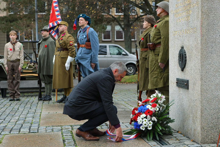 Uctění památky padlých vojáků a obětí válek (fotografie: Z. Vaiz)