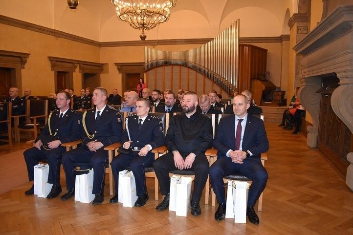 Ocenění za mimořádné činy při záchraně lidského života a majetku. Foto: H. Josefová 231208_oceneni_03