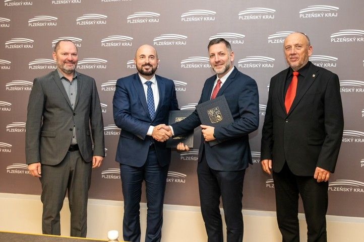 Zdroj fotografií: KÚ Plzeňského kraje 240126_Podpis_memorandum_vzdelavaci_centrum_2