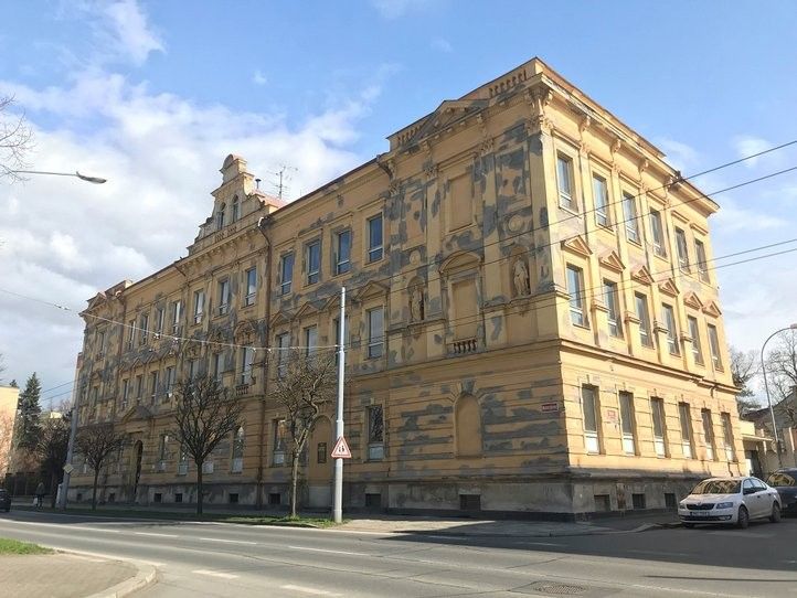Bývalá škola na Doubravce. Foto: M. Krausová 240312_skola_doubravka