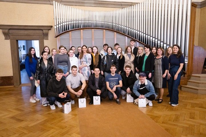 Fotografie z přijetí: P. Stará 240322_Regensburg_studenti_1