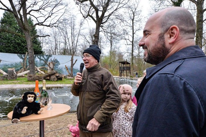 Křtiny mláděte šimpanze učenlivého v plzeňské zoo (fotografie: M. Pecuch) 240328_Krtiny_simpanz_1