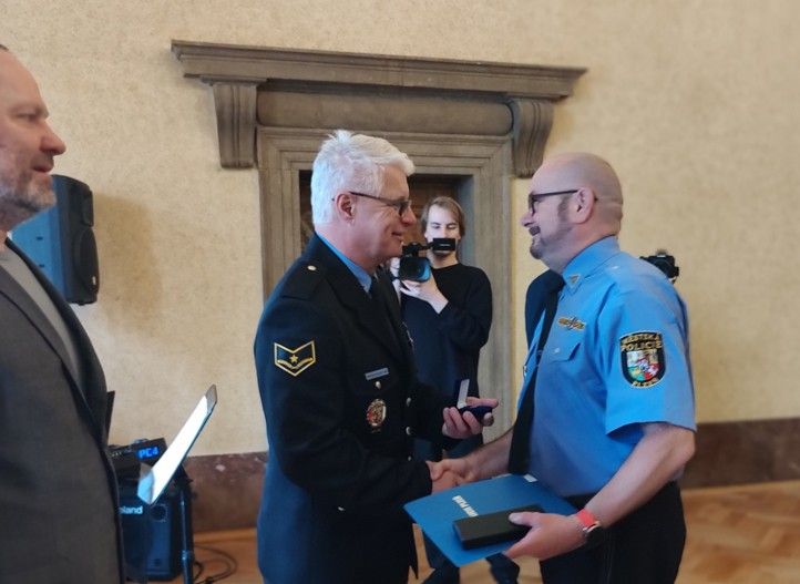 Zdroj fotografií: Městská policie Plzeň 240410_Mestska_policie_oceneni_1
