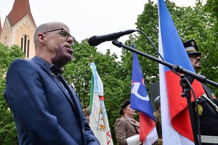 Fotografie: M. Pecuch 240503_Slavnosti_svobody_pietni_akty_1