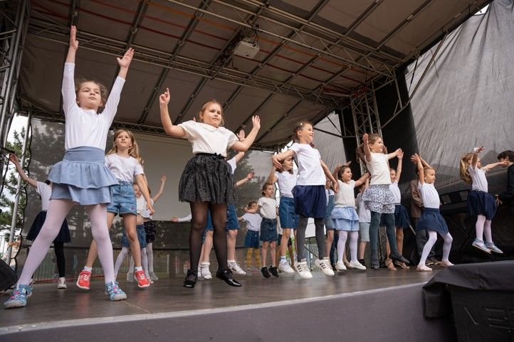 Zdroj fotografií: 14. ZŠ 240529_14_zs_50_let_2