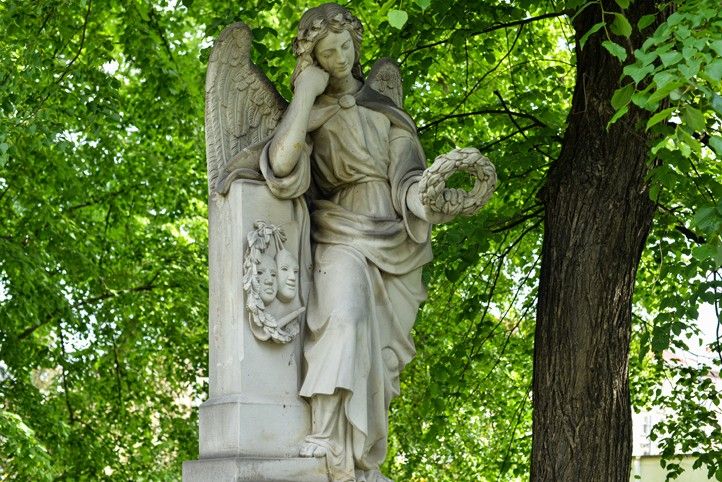 Fotografie: M. Pecuch 240530_Nahrobek_Tyl_1