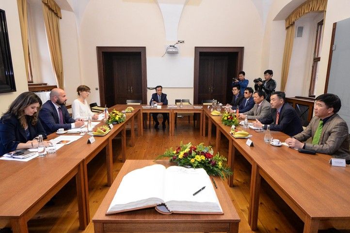 Fotografie: M. Pecuch 240604_Velvyslanec_Vietnam_1