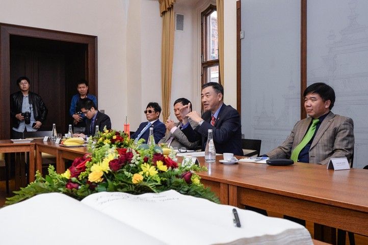 Fotografie: M. Pecuch 240604_Velvyslanec_Vietnam_3