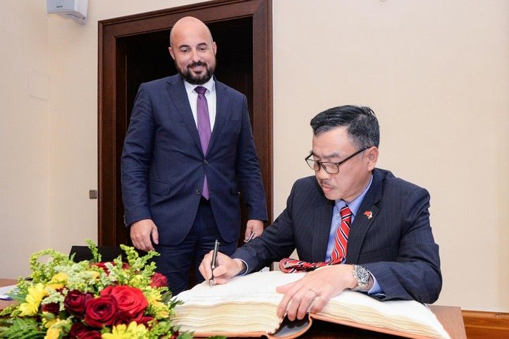 Fotografie: M. Pecuch 240604_Velvyslanec_Vietnam_4