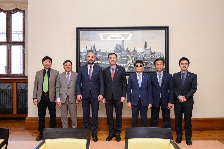 Fotografie: M. Pecuch 240604_Velvyslanec_Vietnam_5