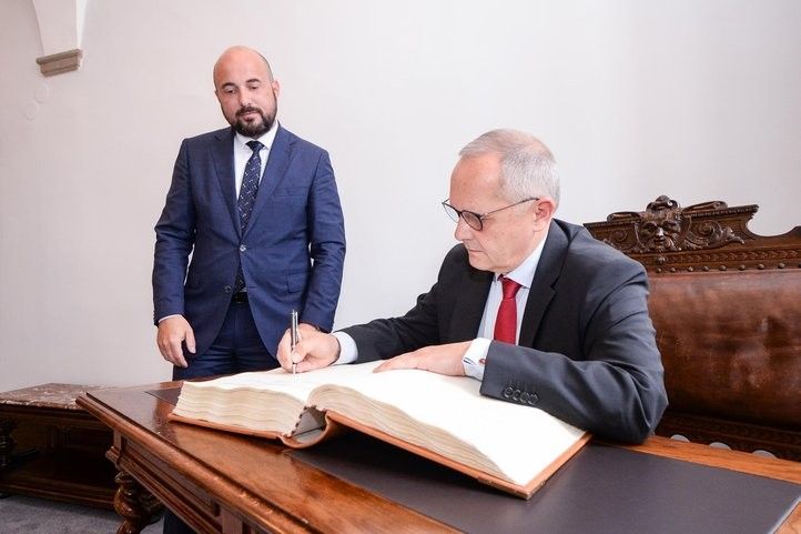 Velvyslanec Německa navštívil Plzeň. Fotografie: M. Pecuch 240605_velvyslanec_nemecko_01