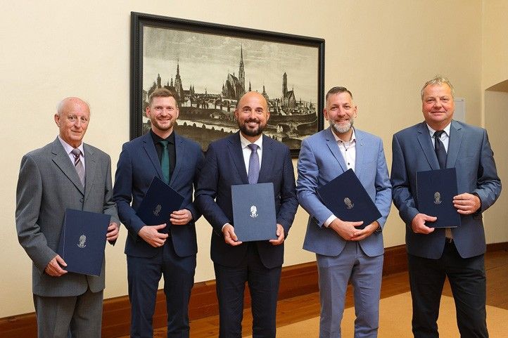 Podpis memoranda (fotografie: Z. Vaiz) 240606_Memorandum_basketbal_3