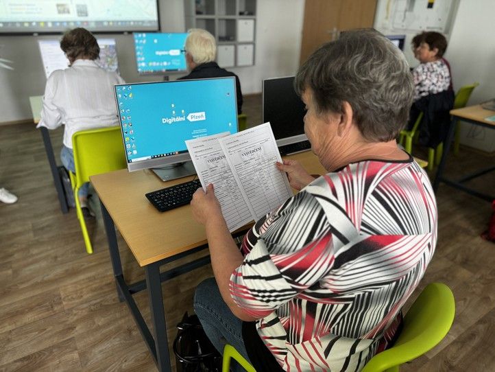 Zdroj fotografií: Správa informačních technologií města Plzně 240611_PC_kurz_seniori_1