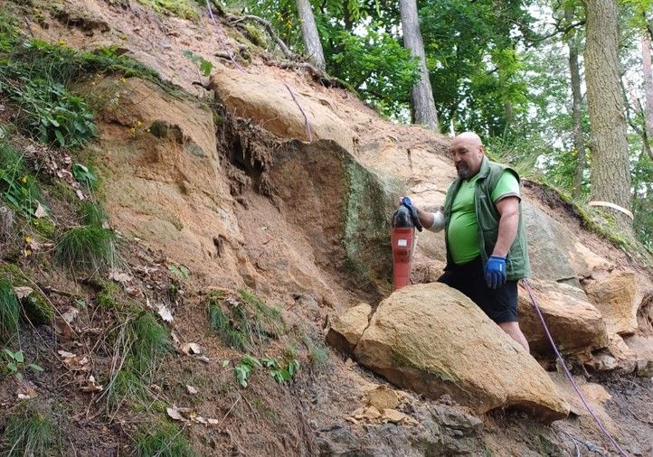 Pískovcová skála (zdroj fotografií: Správa veřejného statku města Plzně) 240621_Skala_u_Bolevaku_2