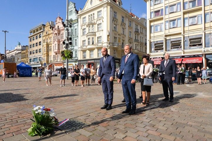 Pietní akt na náměstí Republiky v Plzni (fotografie: M. Pecuch) 240821_Pieta_21_srpen_1