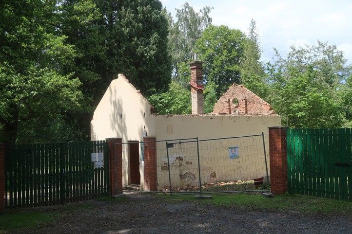 Bourání stavby (foto: P. Kuták) 240829_Luftova_zahrada_3