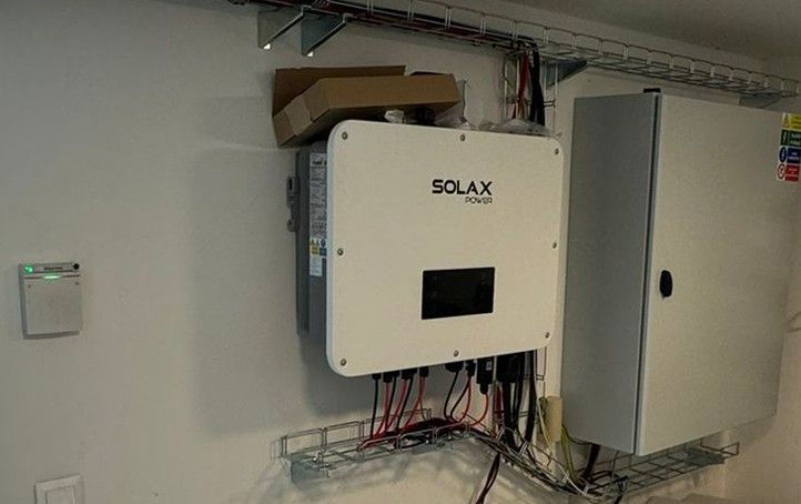 Servisní místnost služebny městské policie v Polední ulici 240911_Fotovoltaika_1