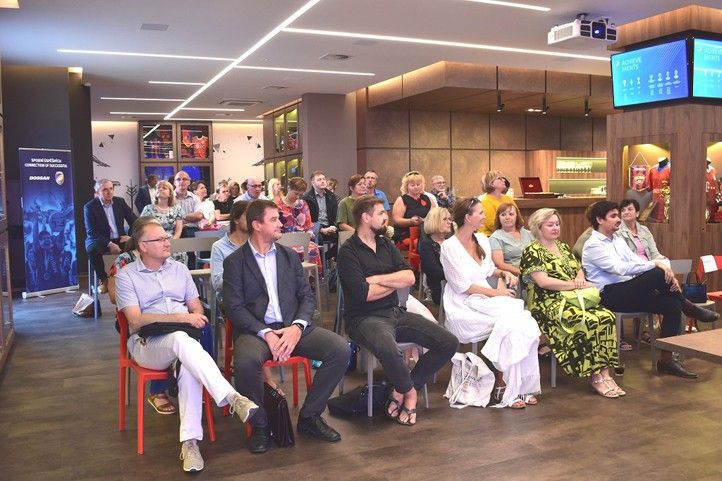 Zdroj fotografií: Odbor školství, mládeže a tělovýchovy Magistrátu města Plzně 240912_Setkani_retitele_ZS_1