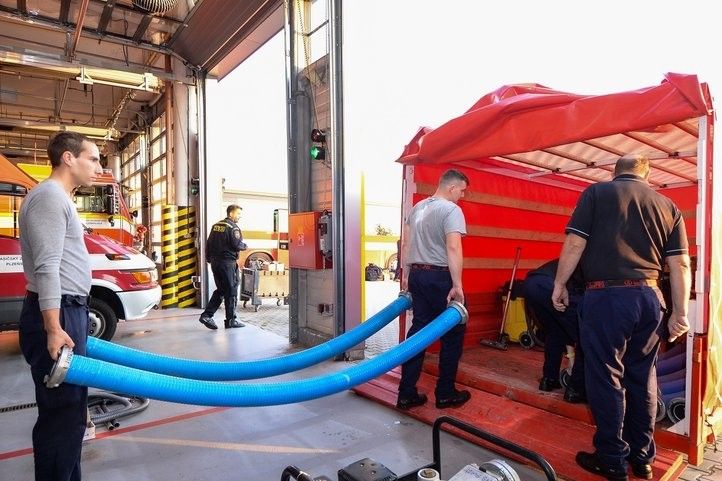 Dobrovolní hasiči z Plzně vyrazili pomáhat do oblastí zasažených povodní. Fotografie: M. Pecuch 240919_povodne_hasici_pomoc_01