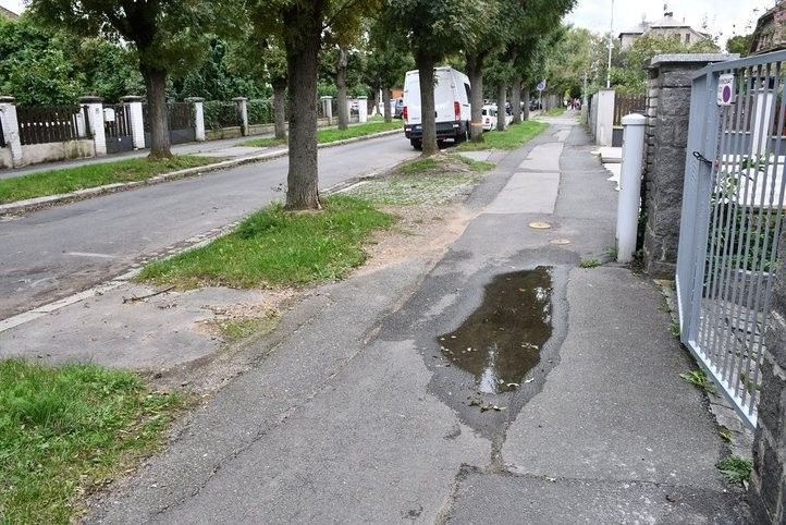 Ulice Kapitána Jaroše na Slovanech se dočká opravy. Fotografie: SVS MP 241004_kapitana_jarose_04