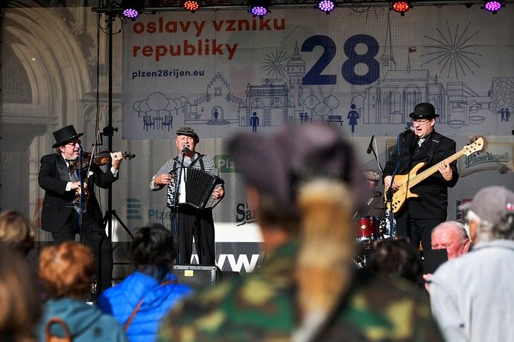 Fotografie: R. Muchka, M. Chaloupka a M. Štefák 241029_Vznik_republiky_4