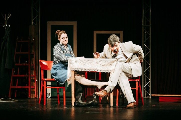 Komedie 39 stupňů (zdroj fotografií: archiv PaNaMo) 241106_Divadelni_leto_39 stupnu_1