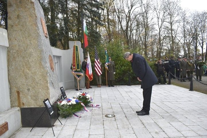 Město vzpomnělo na válečné veterány a oběti válek. Fotografie: H. Josefová, M. Krausová 241111_veterani_04