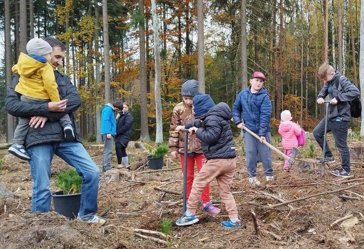 Zdroj fotografií: archiv SVSMP 241122_Sazeni_stromu_1