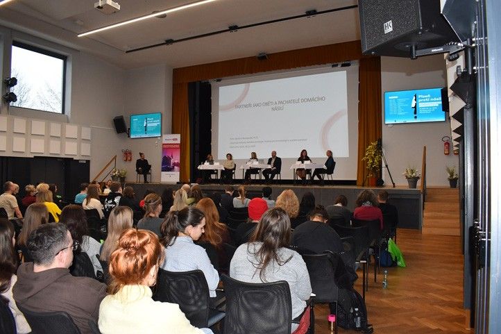 Fotografie: H. Josefová 241127_Konference_Domaci_nasili_3