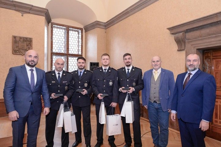 Předávání ocenění za mimořádné činy (fotografie: M. Pecuch) 241202_Oceneni_mimoradne_ciny_6