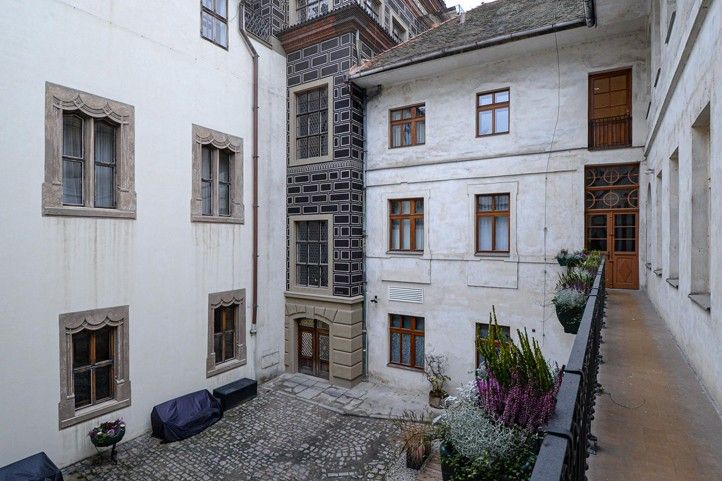 Sgrafita na malém dvorku radnice (fotografie: M. Pecuch) 241210_Sgrafita_maly_dvorek_radnice_2