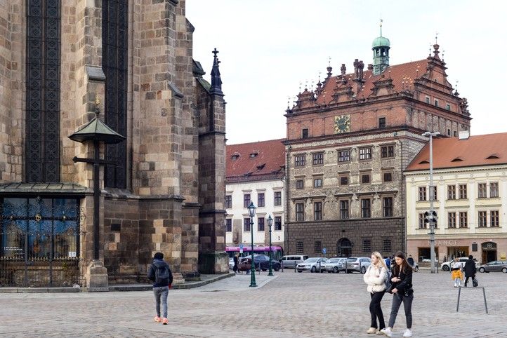 Ilustrační foto 250123_Plzen_zivot_namesti_radnice