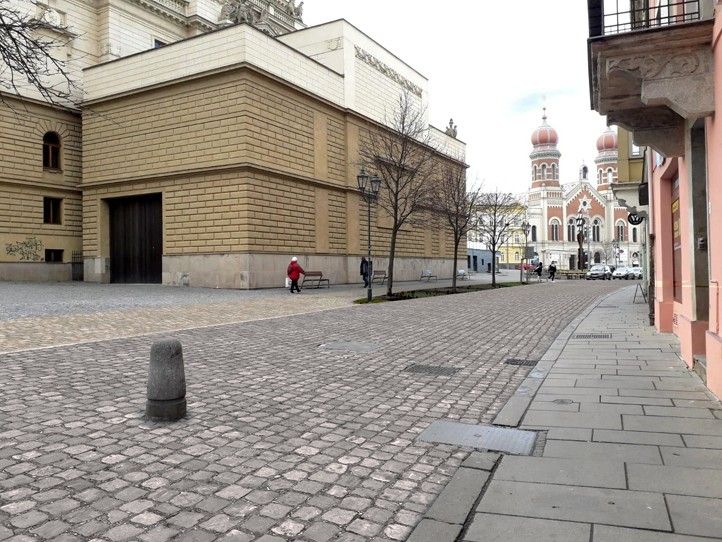 Současný stav (zdroj fotografie: Ateliér k světu) 250228_Prostor_pod_divadlem