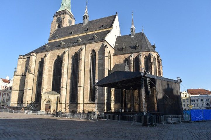 Ilustrační fotografie z příprav na náměstí Republiky (fotografie: H. Josefová) 250306_Namesti_Republiky_pripravy_Dundu_1