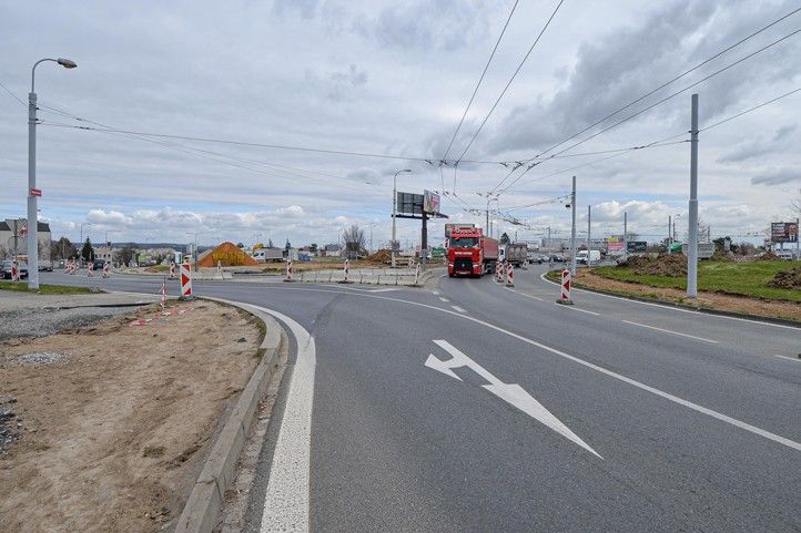 Okružní křižovatka u Makra (ilustrační foto: M. Pecuch) 250408_KO_makro_Regensburska_1