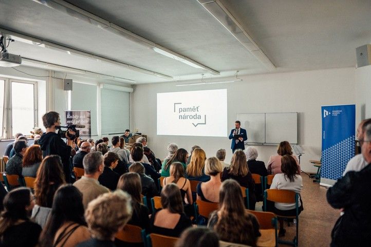 Zdroj fotografií: Post Bellum 250408_Pametnici_3