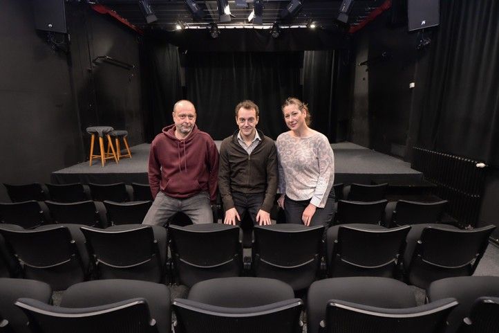 Jakub Zindulka, Michal Kern, Olga Ženíšková (foto: M. Pecuch) 250422_Kern_Divadlo_Dialog_1