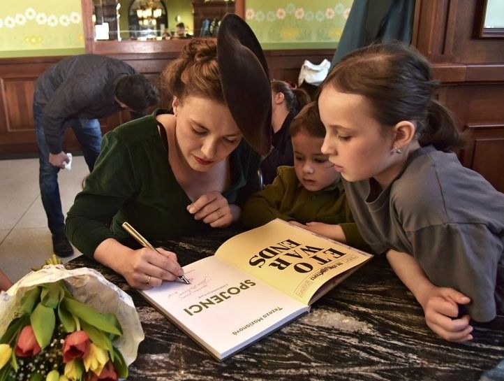 Křest knihy Spojenci. Fotografie: V. Křivka  250423_Spojenci_03