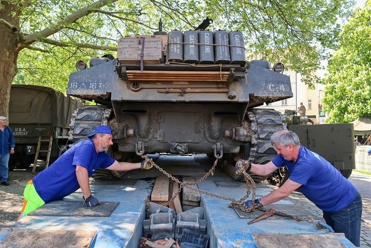 Do Plzně najíždí vojenská historická technika. Fotografie: MMP 250502_Vojenska_Historicka_Technika_02