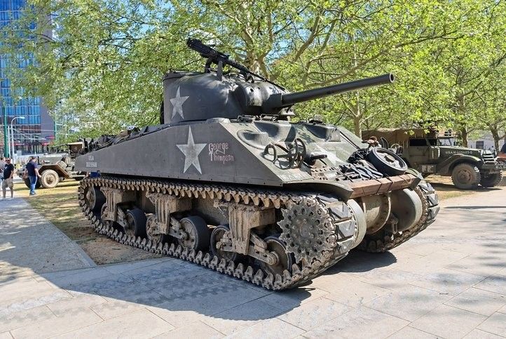 Do Plzně najíždí vojenská historická technika. Fotografie: MMP 250502_Vojenska_Historicka_Technika_03