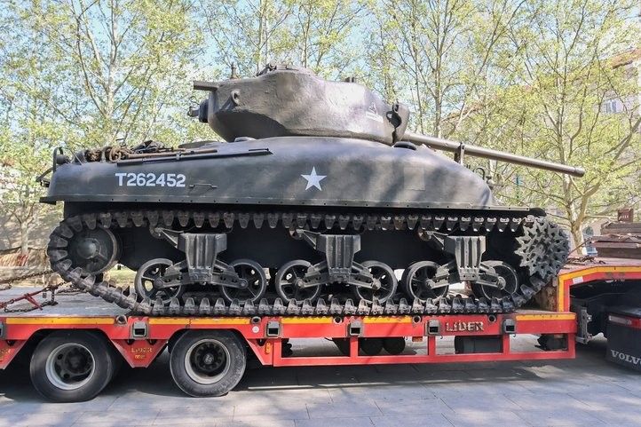 Do Plzně najíždí vojenská historická technika. Fotografie: MMP 250502_Vojenska_Historicka_Technika_04