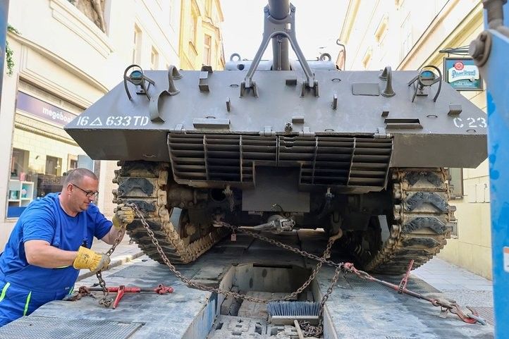 Do Plzně najíždí vojenská historická technika. Fotografie: MMP 250502_Vojenska_Historicka_Technika_05