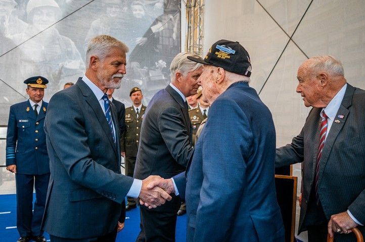 Fotografie: R. Muchka / M. Říský 250506_Slavnosti_svobody_Diky_Ameriko_2