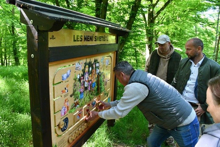 Fotografie: R. Žáková 250507_Stezka_Dubova_hora_2