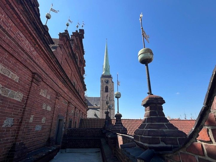 250514_Turista_strecha_radnice