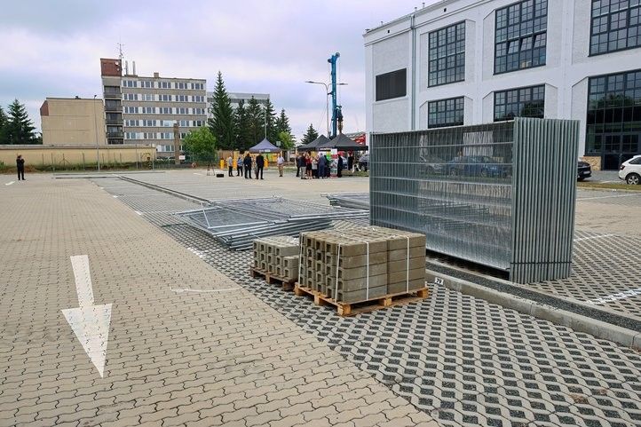 Zahájení další etapy výstavby bytů na Světovaru. Fotografie: P. Eret 250603_svetovar_zahajeni_02