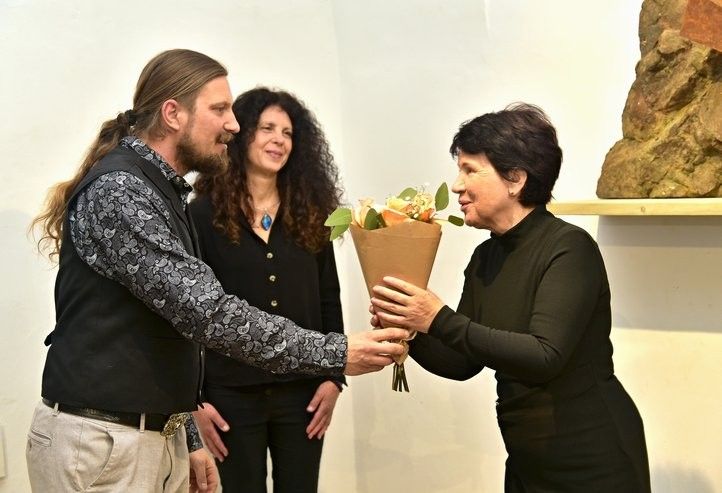 Vernisáž výstavy Petra Šťastného. Fotografie: V. Křivka  250603_vystava_uvu_03