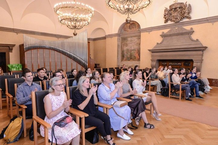Přijetí na plzeňské radnici (fotografie: M. Pecuch) 250708_Letni_jazykova_skola_4