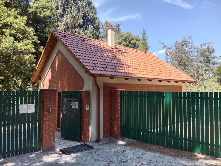 Nové zázemí (zdroj fotografií: Správa veřejného statku města Plzně) 250804_Luftova_zahrada_zazemi_3