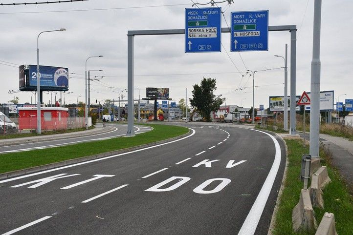 Okružní křižovatka po přestavbě (fotografie: R. Žáková) 250924_Turbo_okruzni_Makro_1
